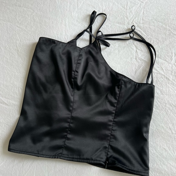 Black Top form Urban Outfitters - Picture 4 of 5